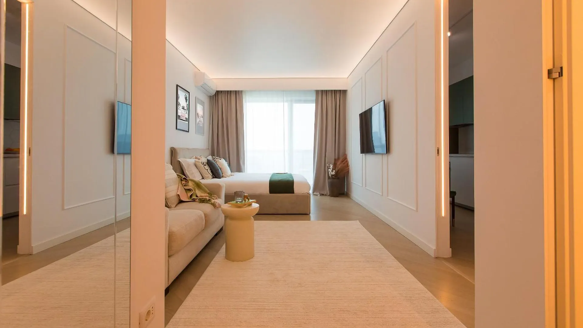 Elegant High-Rise Studio - Cortina North Voluntari