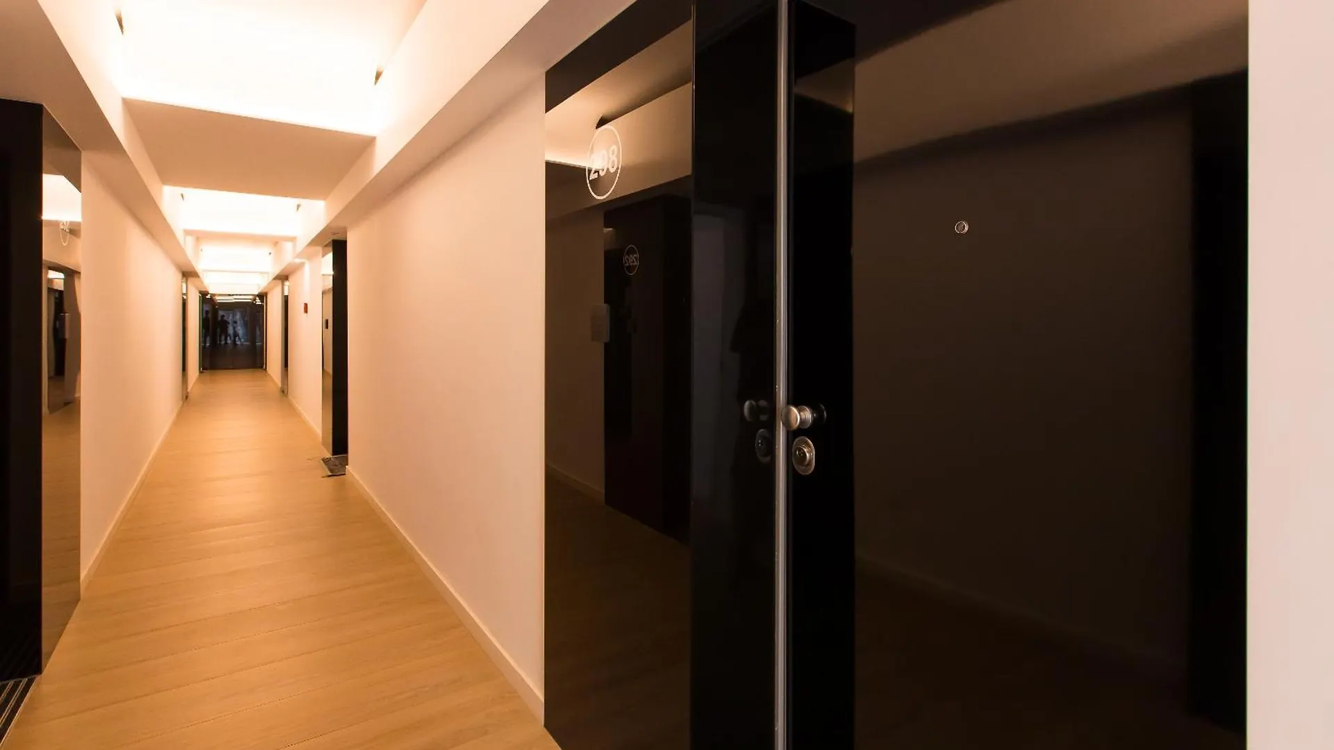 Apartment Elegant High-Rise Studio - Cortina North Voluntari Romania