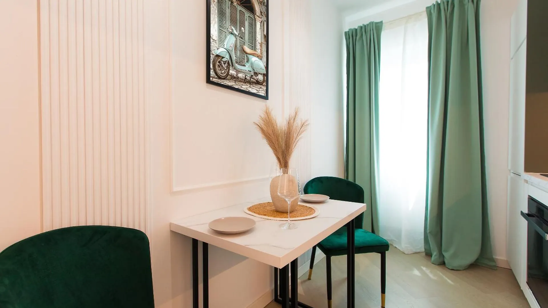 Elegant High-Rise Studio - Cortina North Voluntari Romania