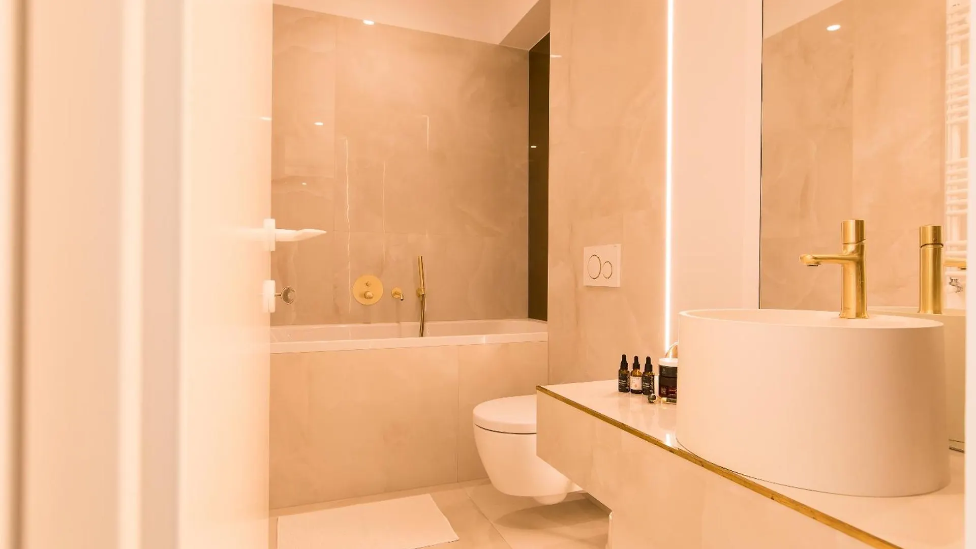 Apartment Elegant High-Rise Studio - Cortina North Voluntari