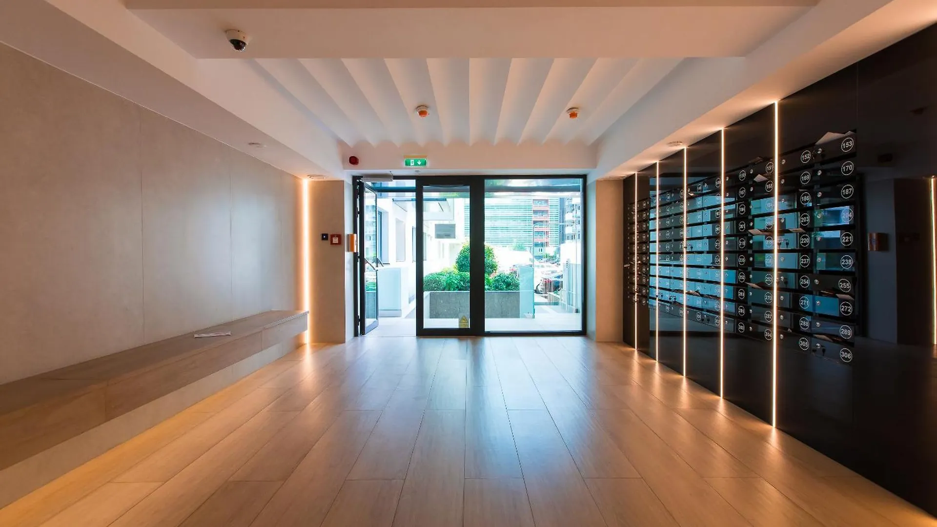 Elegant High-Rise Studio - Cortina North Voluntari Apartment