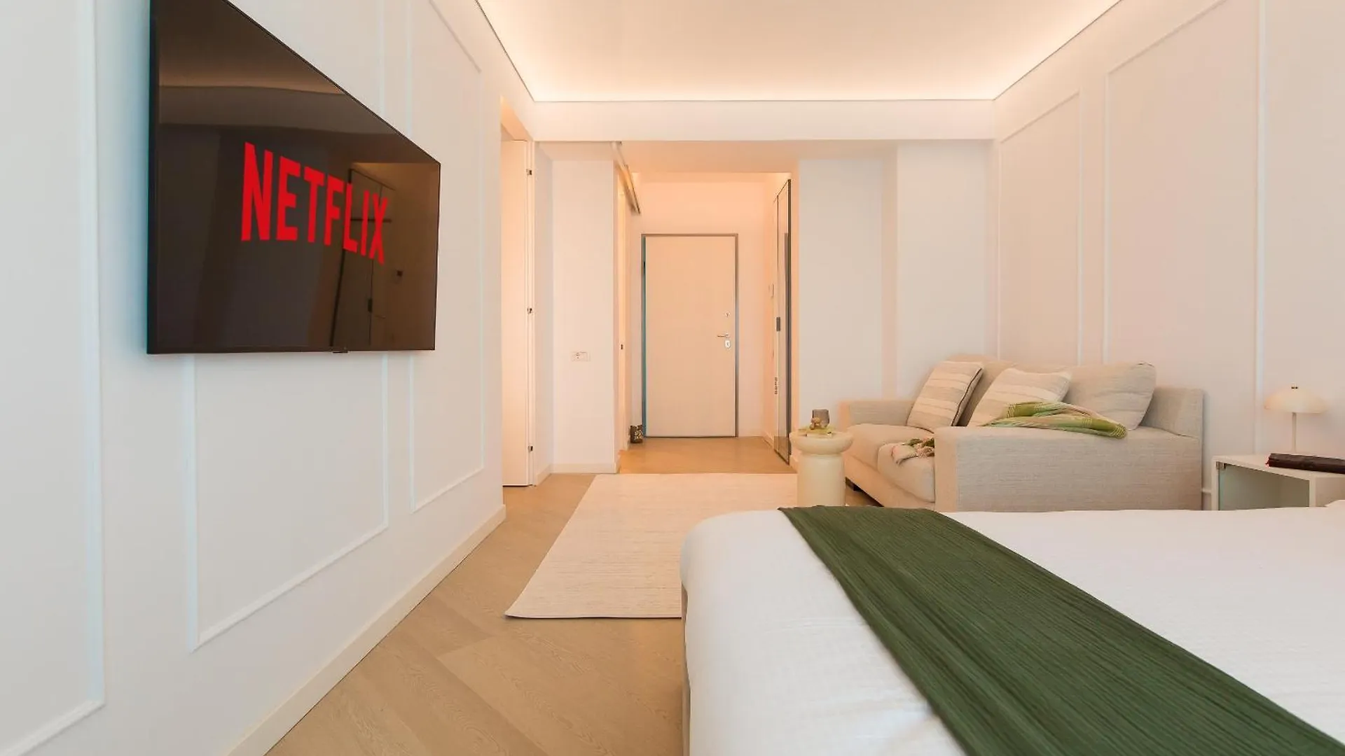 Elegant High-Rise Studio - Cortina North Voluntari 0*,  România