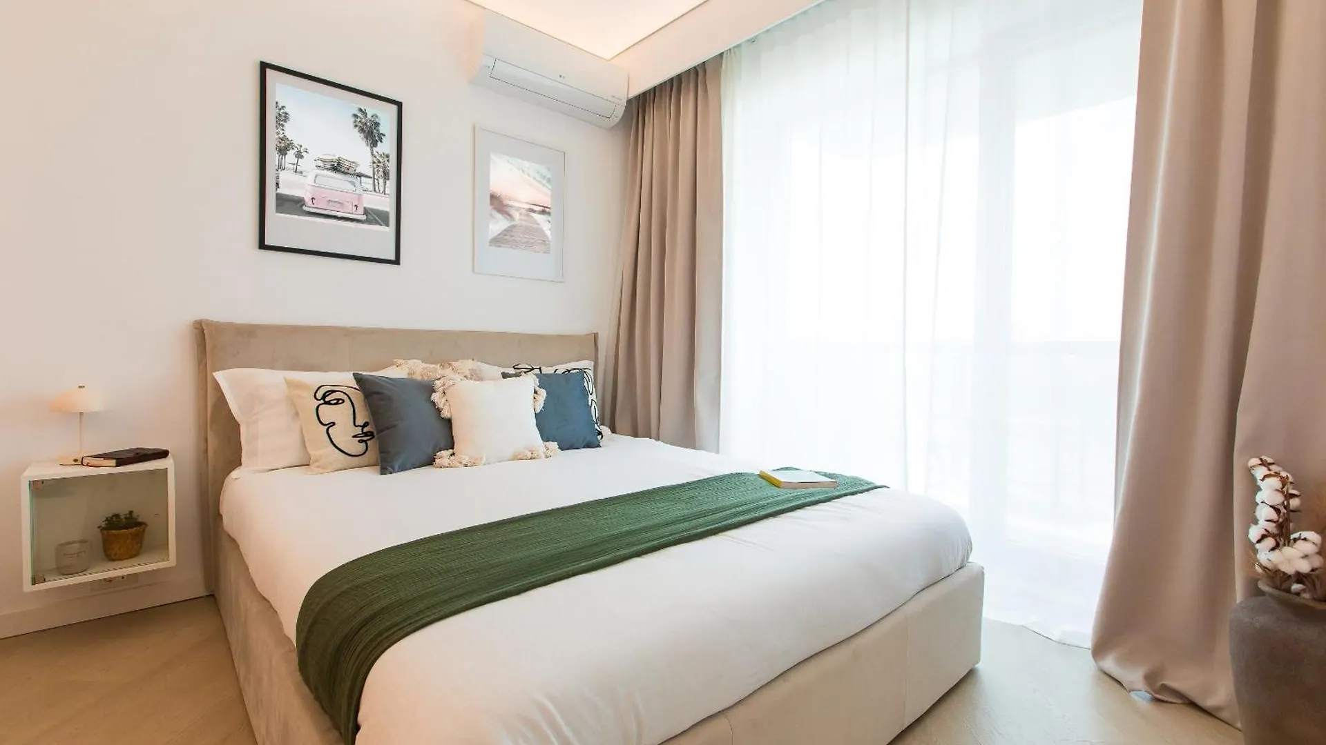 Elegant High-Rise Studio - Cortina North Voluntari Apartament