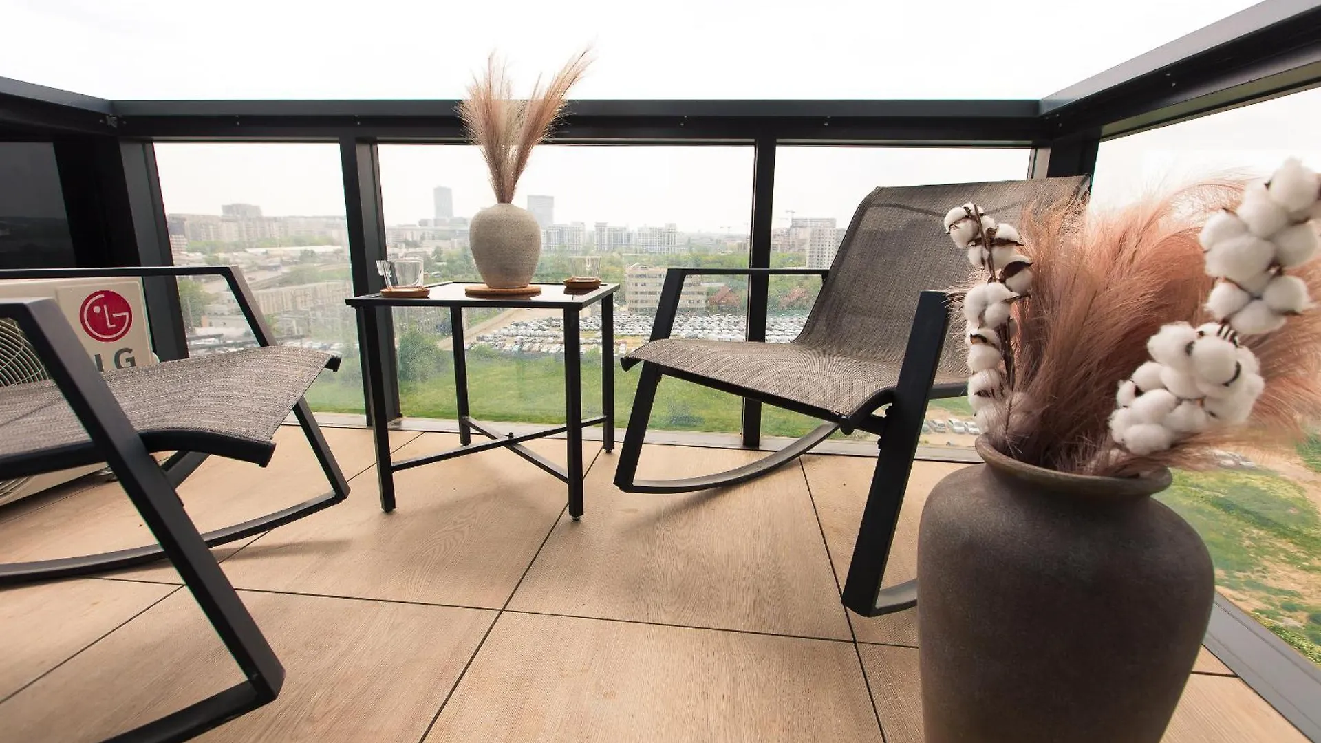 Elegant High-Rise Studio - Cortina North Voluntari