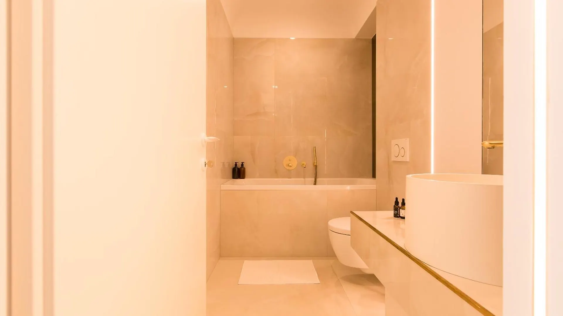 Elegant High-Rise Studio - Cortina North Voluntari Apartament